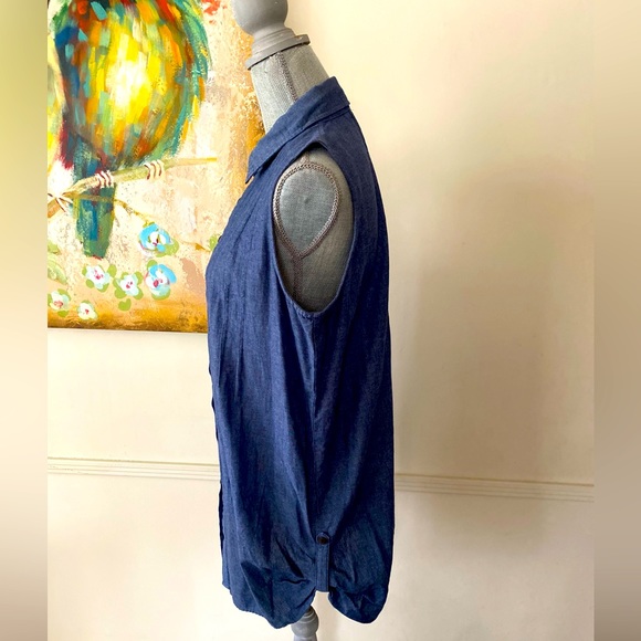 WD-NY💙BLUE💙 WOMEN SLEEVELESS TOP SIZE LARGE 🌟EUC🌟 - Picture 2 of 10